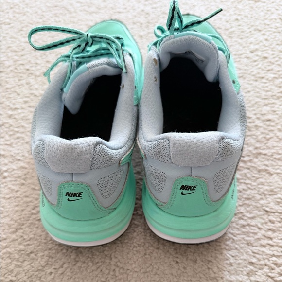 Nike used women sneakers - Picture 4 of 4